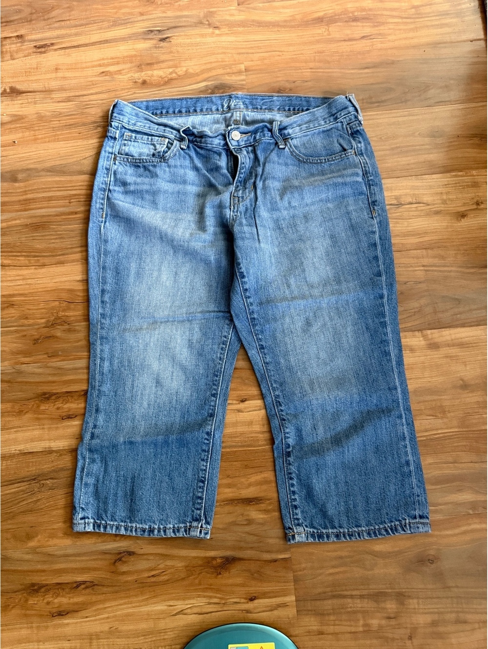 Old Navy Diva Women's Cropped Jeans Size 12 Light Blue